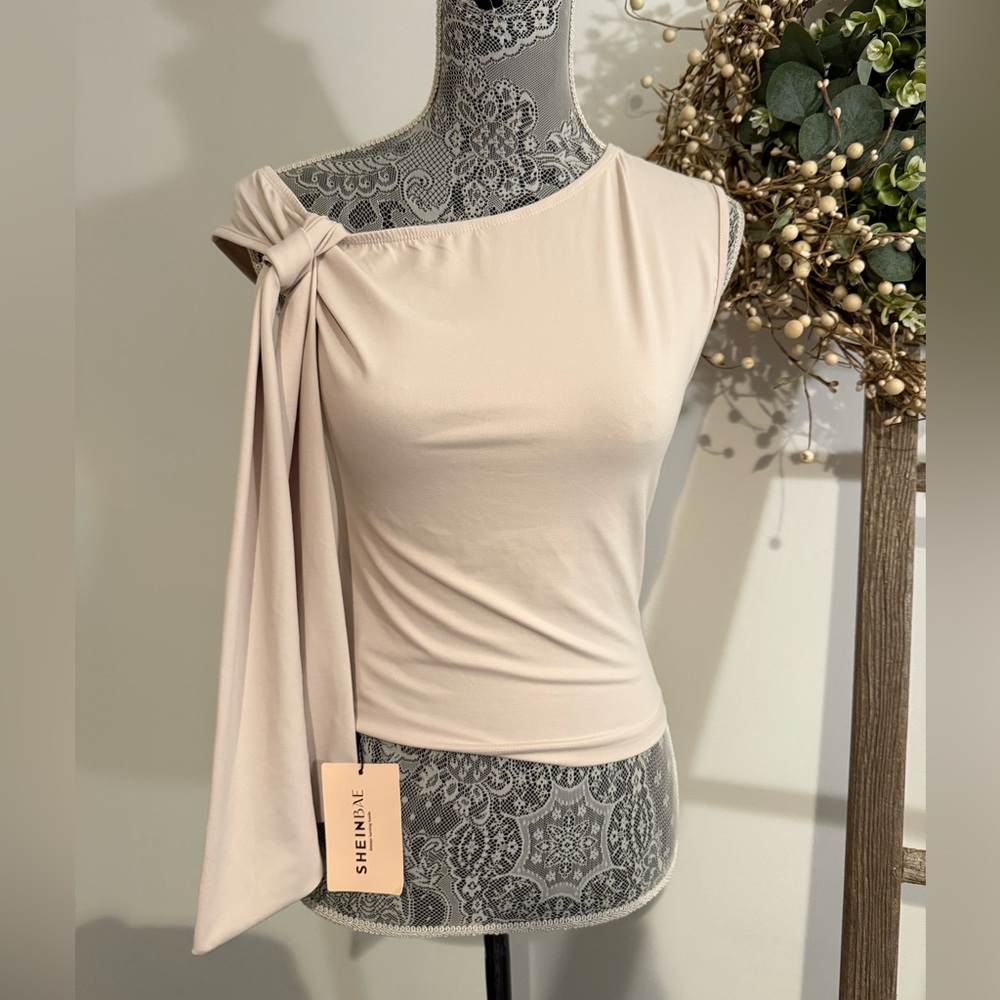 Shein Beige One-Shoulder Top size Medium